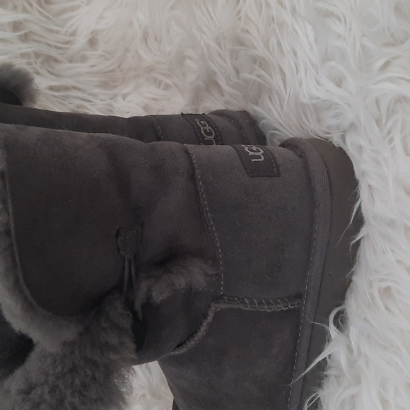 UGG size 4 boots - Picture 1 of 5